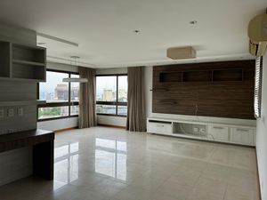 Image 5 - 930850