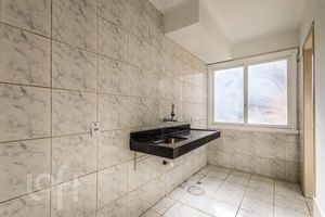 Image 8 - 930899