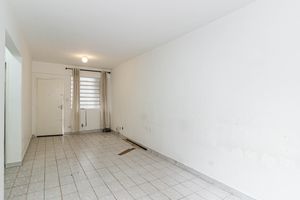Image 3 - 930905