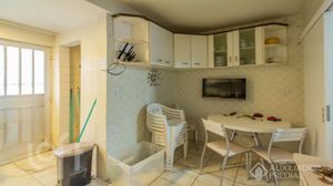 Image 4 - 930931