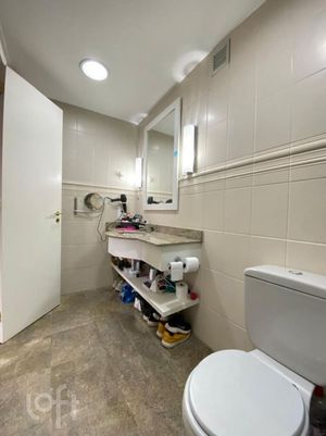 Image 12 - 930933