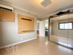 Image 8 - 930933