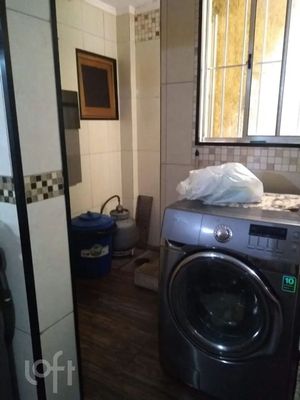 Image 4 - 930942