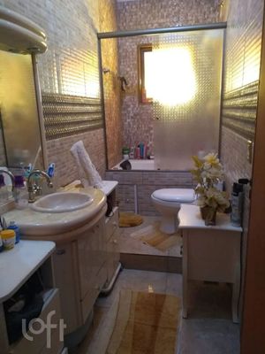 Image 8 - 930942