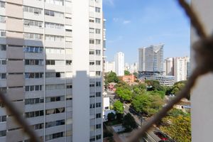 Image 19 - 930994