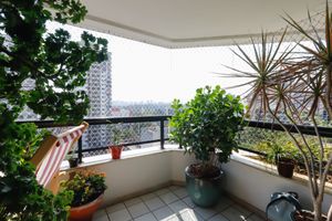 Image 5 - 930994