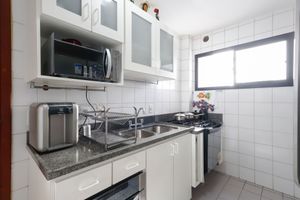 Image 28 - 930994