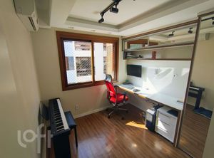Image 8 - 931039