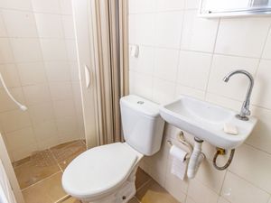 Image 9 - 931043