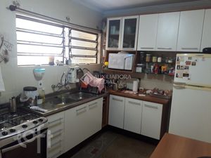 Image 4 - 931046