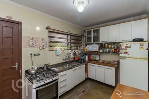 Image 22 - 931046