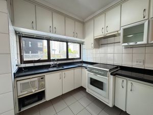 Image 3 - 931048