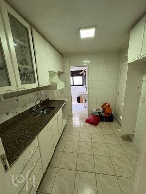 Image 3 - 931049