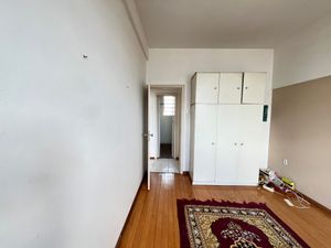 Image 19 - 931090