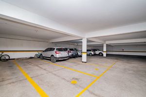Image 31 - 931095