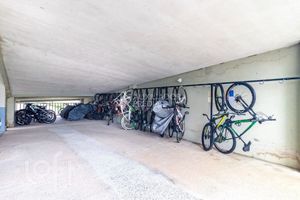 Image 8 - 931311
