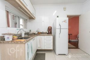Image 25 - 931351