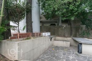 Image 32 - 931351