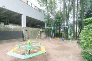 Image 33 - 931351