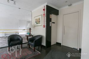 Image 35 - 931351