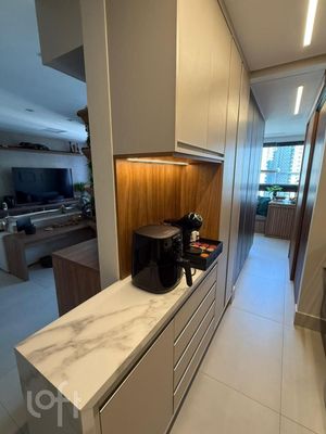 Image 8 - 931359
