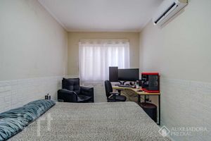 Image 10 - 931426