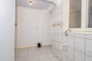 Image 11 - 931458