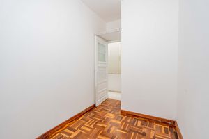 Image 21 - 931478