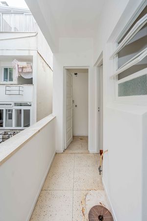 Image 18 - 931478