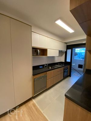 Image 4 - 931510