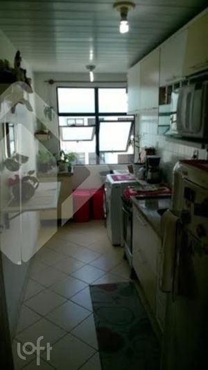 Image 3 - 931595