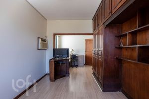 Image 12 - 931612