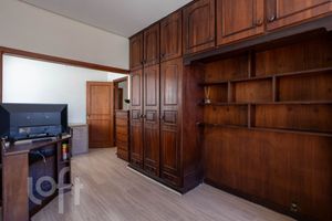 Image 13 - 931612