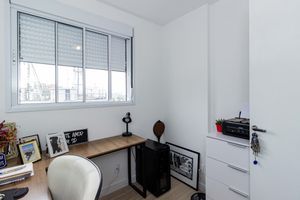 Image 19 - 931613