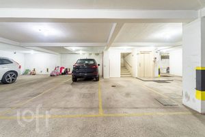 Image 17 - 931699
