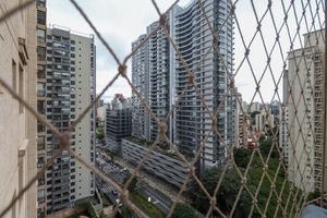 Image 11 - 931720