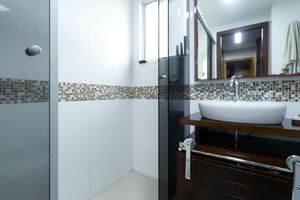 Image 22 - 931720