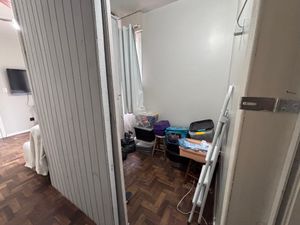 Image 2 - 931721