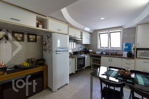 Image 1 - 931765