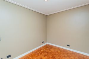 Image 19 - 931791