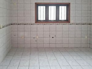 Image 5 - 931805