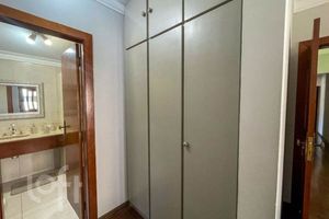Image 32 - 931810