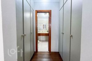 Image 31 - 931810