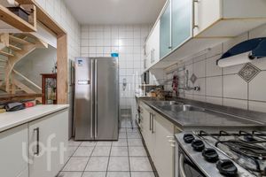 Image 4 - 931839
