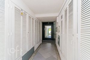 Image 19 - 931868