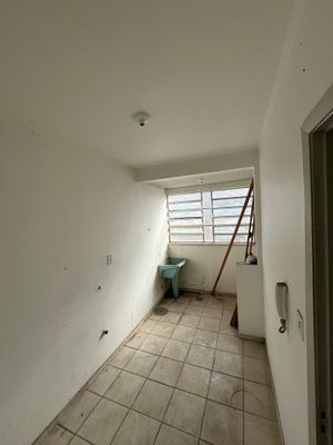 Image 3 - 931888