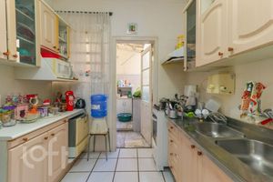 Image 6 - 931924