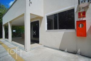 Image 21 - 931938