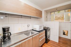 Image 23 - 931950