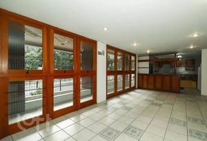 Image 17 - 931955